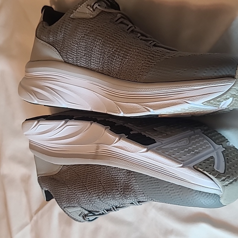 Skechers Men’s Size 13  D’Lux Walker Gray Shoes - Picture 5 of 9